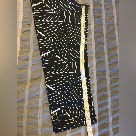 Nike Pro DriFit 19” crops leggings size medium - Picture 8 of 9